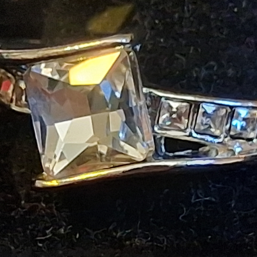 Silvertone Ring With Faux Diamonds Size 11 1/2 - Picture 9 of 9